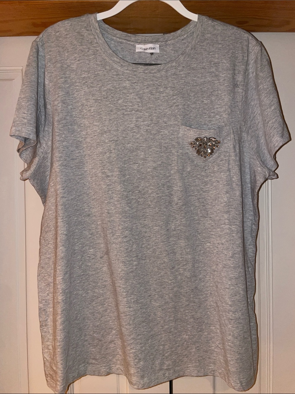 Calvin Klein Heather Gray Short Sleeve Tee with Embellished Pocket. Size 1X